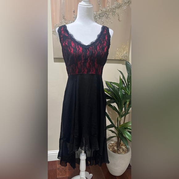 Hot Topic Royal Bones By Tripp Red & Black Lace Hi-Low Dress size Large - Picture 7 of 10